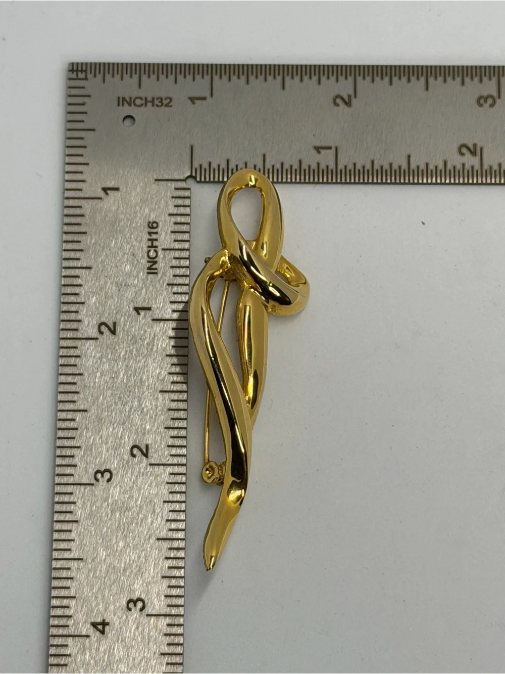 Gold Tone Sculptural Ribbon Brooch - Elegant Womens Jewelry
